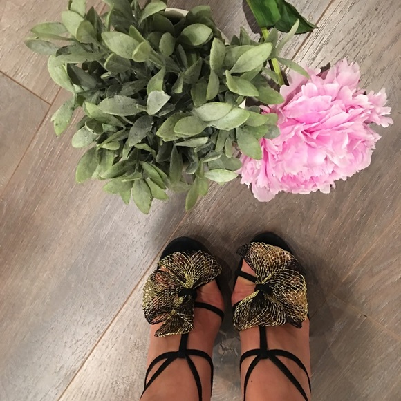 Badgley Mischks Black Heels with Black/Gold Bow - Picture 3 of 3